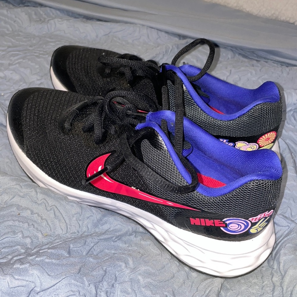 NEW NEW NEW NIKES